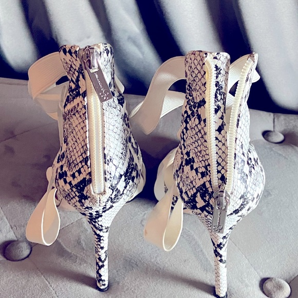 Jessica Simpson snakeprint white strappy heels - Picture 3 of 4